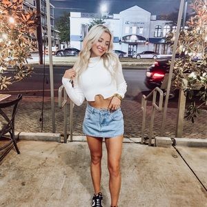 Selling the white top featured in this picture!